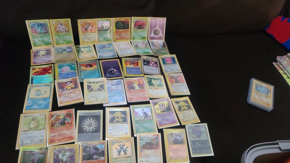 42 Pokemon Cards