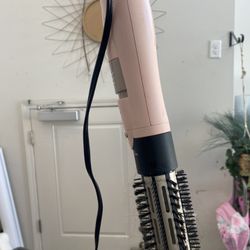 Hairdryer/brush 20$