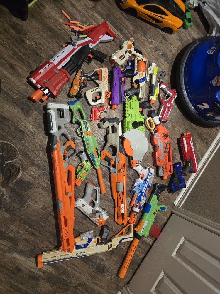 21 Nerf Guns Play Guns Selling All Together