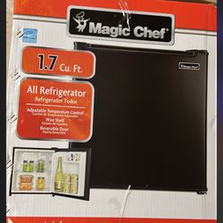 Magic Chef 1.7 Cu Ft Refrigerator Like New Hardly Used 
