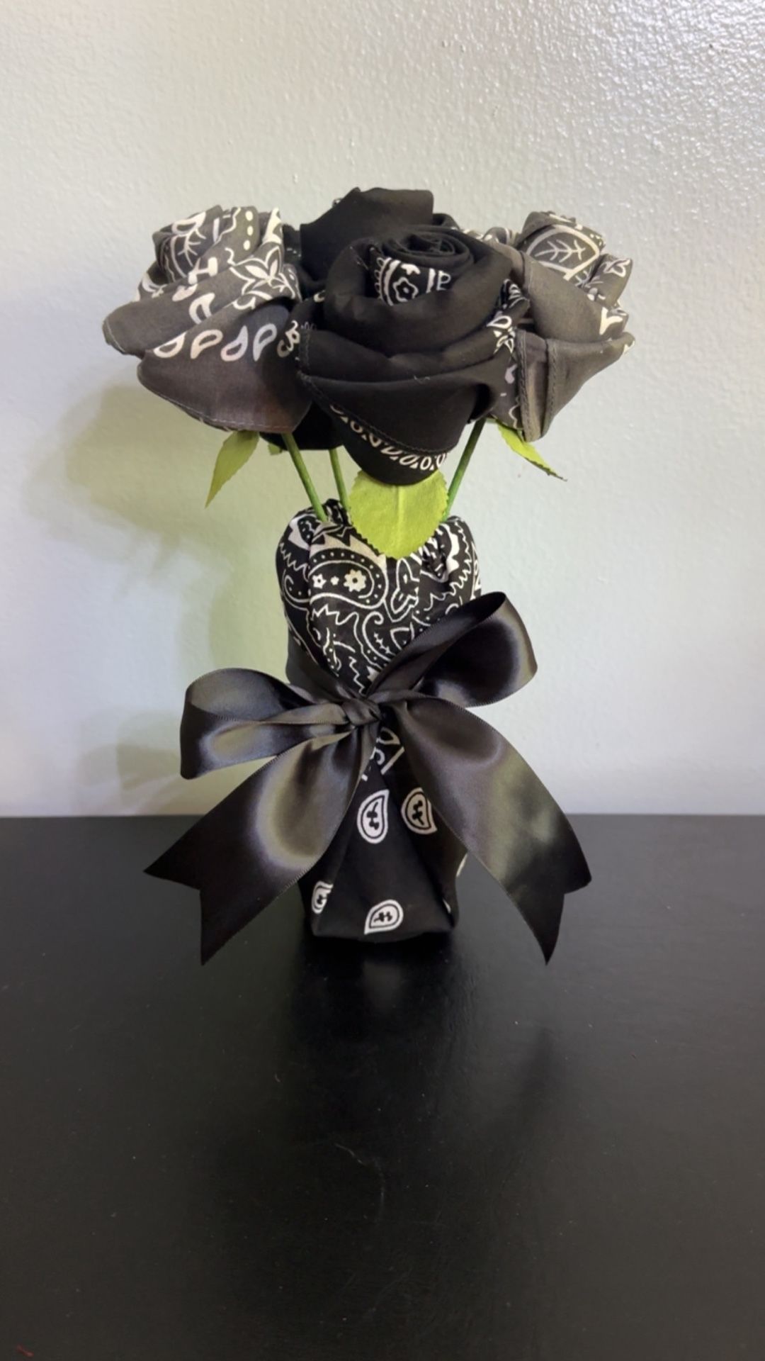 Bandana Roses Bouquets Vases