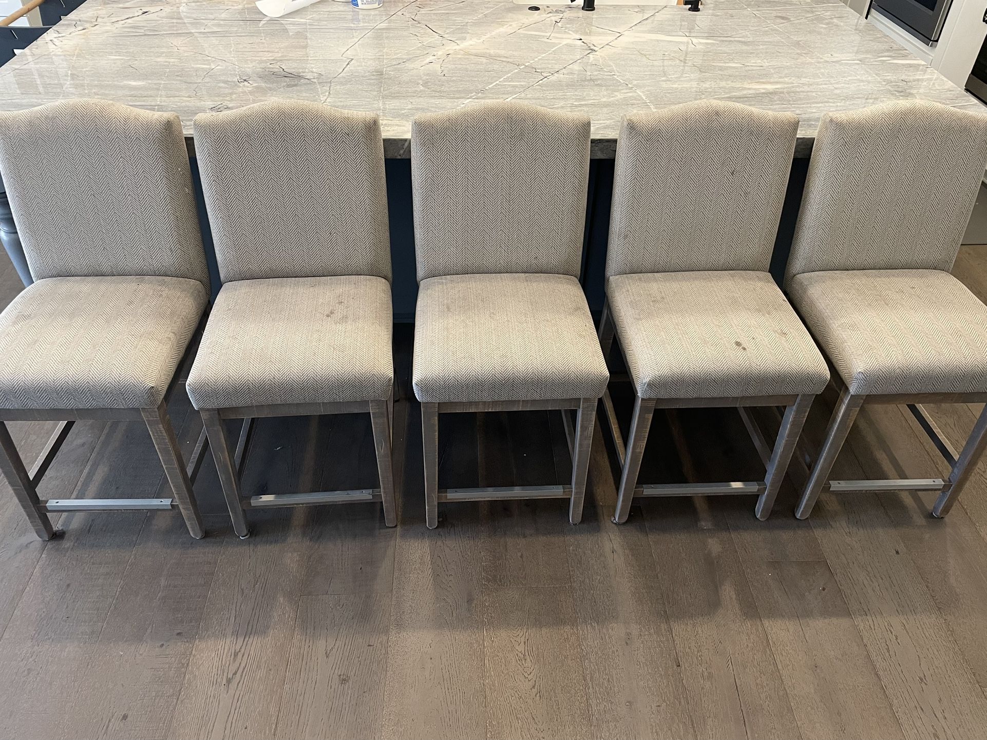 5 Bar Stools / Tall Chairs From Lazy Boy Furniture