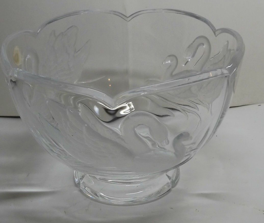 VTG 24% Lead Crystal Frosted Raised Swan Candy Dish  Teleflora Made In France