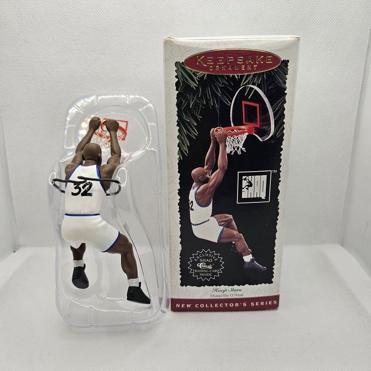 Hallmark Ornament basketball Shaquille O'Neal Hoop Stars sport 1995 series

Ornament is in great condition 

SHAQUILLE O'NEAL Hoop Stars

1995- Collec