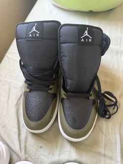 Jordan 1 mid olive black