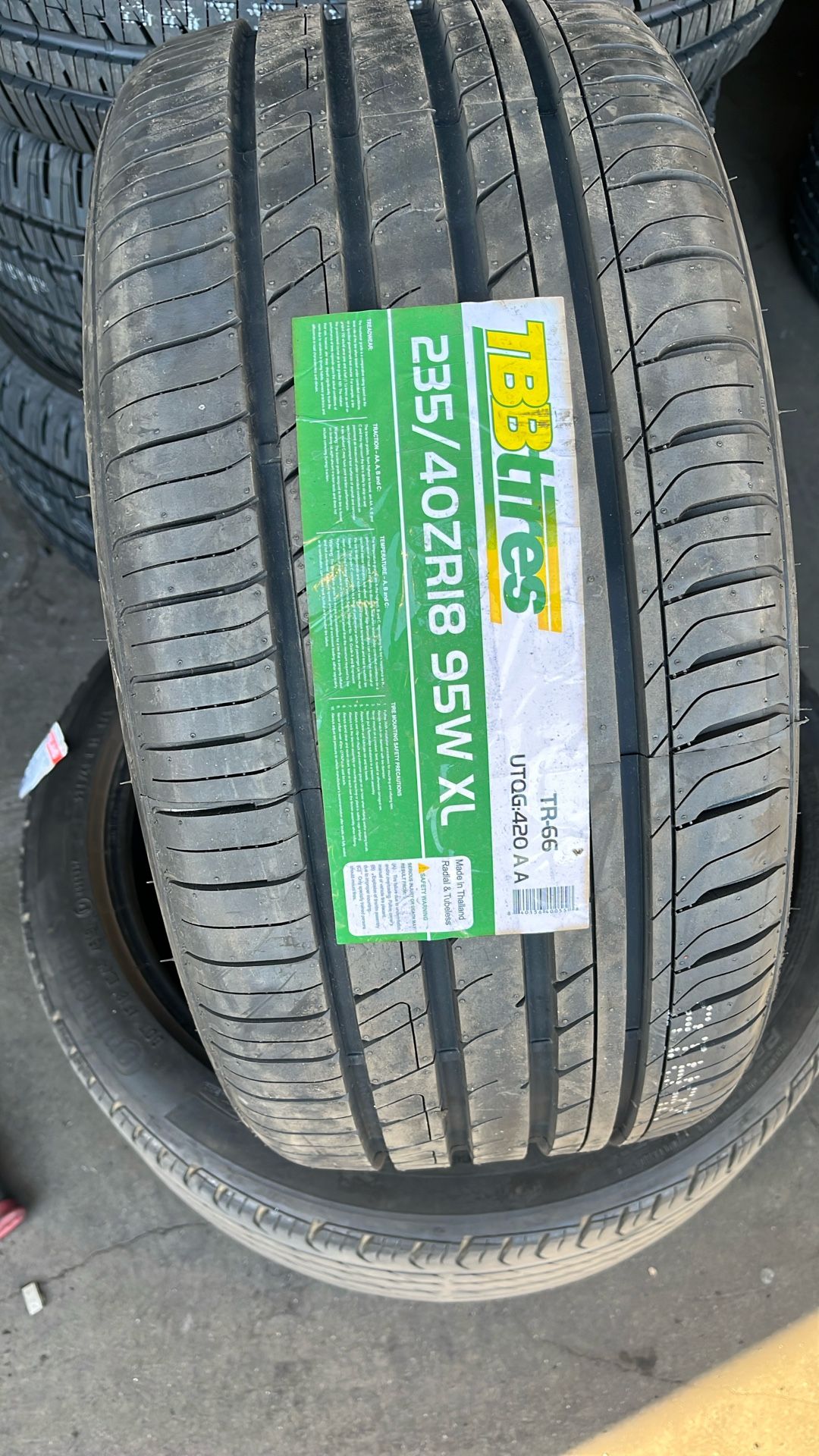 235/40ZR18
