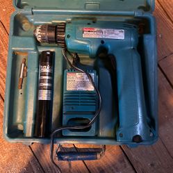 Makita Battery Operated Screw Gun