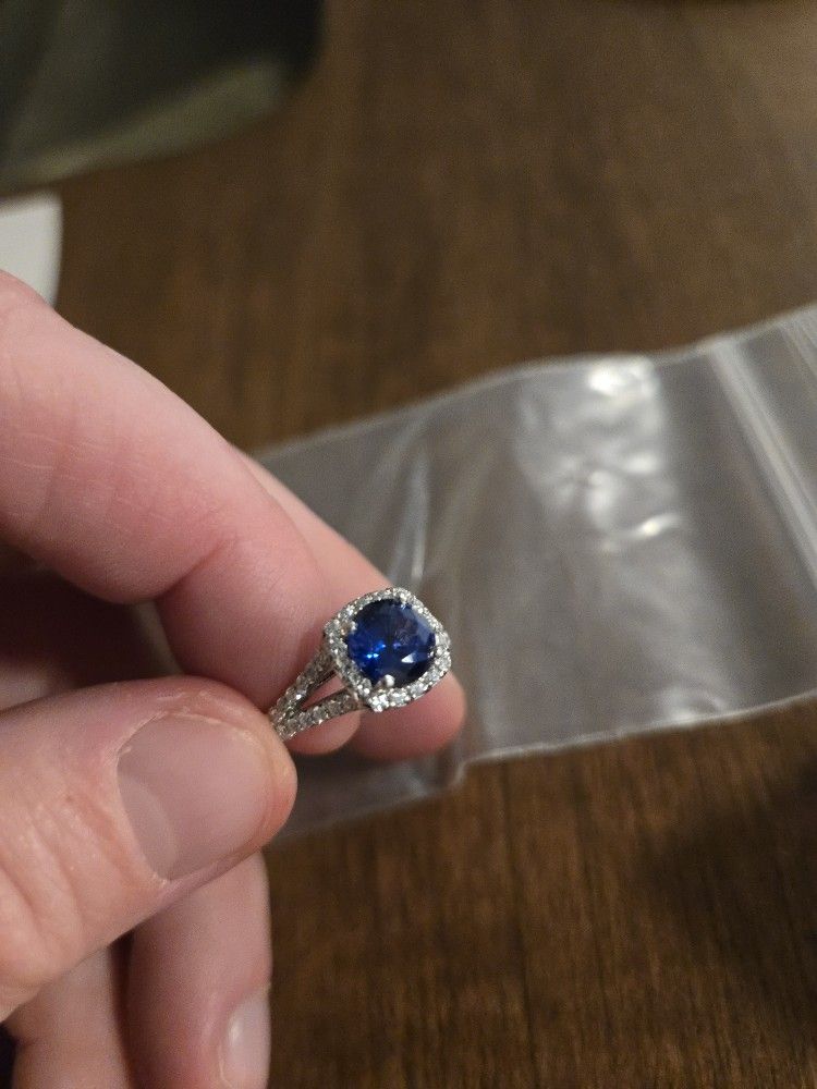 Beautiful Women's Size 6 Ring