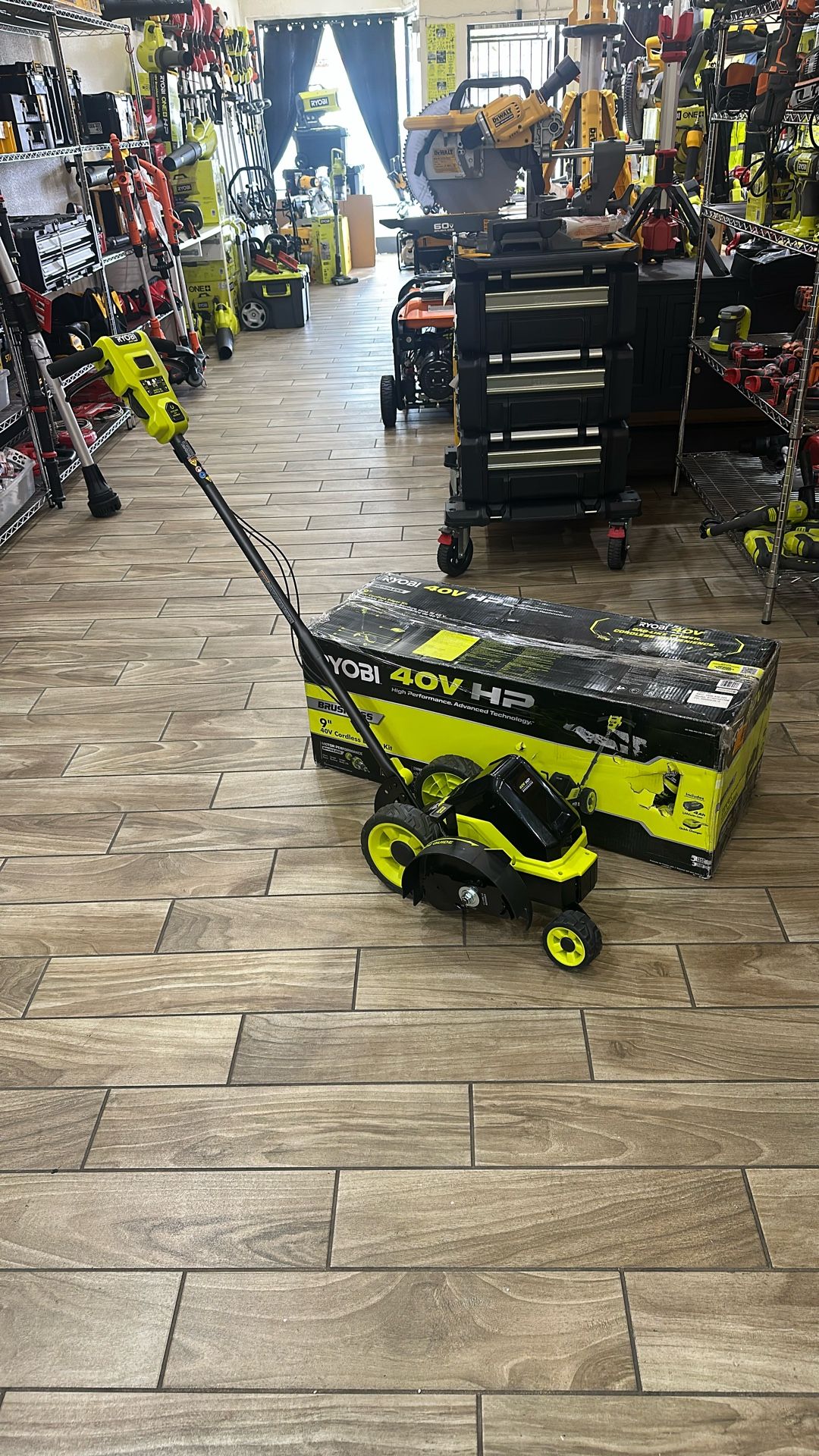 RYOBI 40V HP Brushless 9 in. Cordless Edger (Tool Only)
