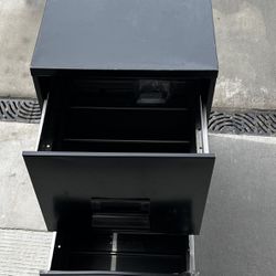 Metal Filing Cabinet - Letter Size - Free