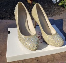 Gold Bedazzled Heels size 6