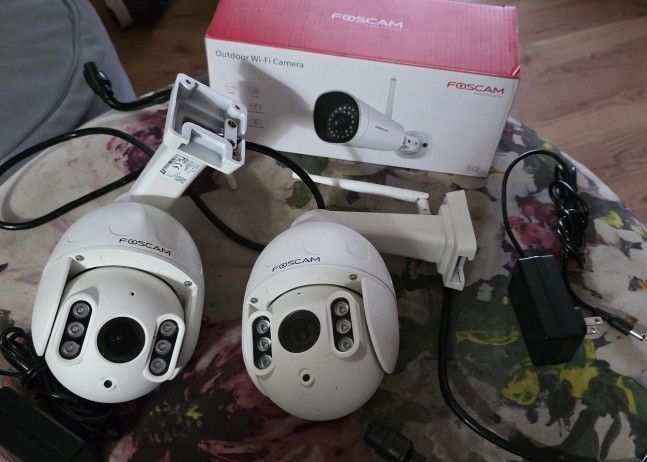 Foscam HT2 Outdoor Pan Tilt Zoom Wifi Camera