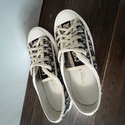 Women’s Fashion Sneakers 