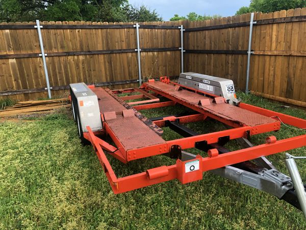 Nice trailer car hauler with new tires and folding fender ...