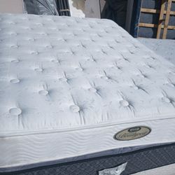Queen Beautyrest Mattress And Box Spring 