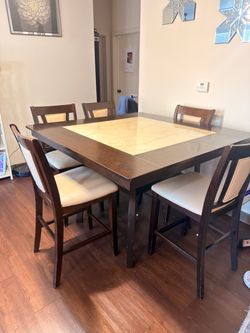 Mesa com 5 cadeiras