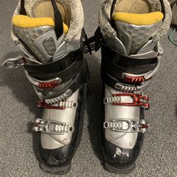 Salomon Ski boots - womans - size  26/26.5 - Irony 7.5 / 307mm