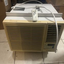 Goldstar 9000 BTU Window Air Conditioner With Remote 
