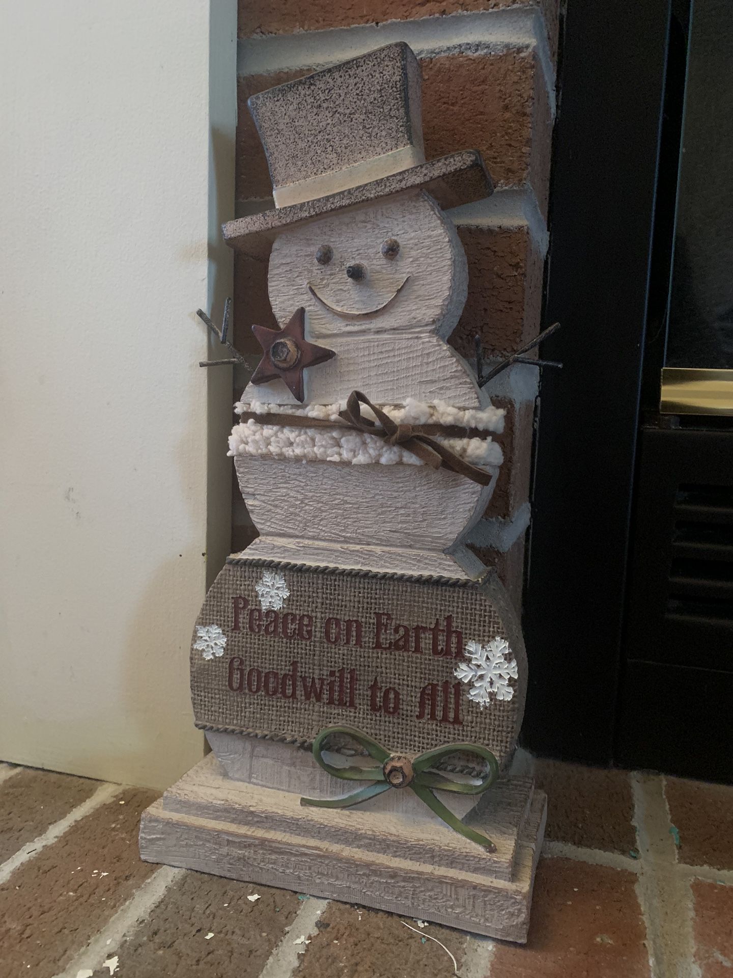 PRIMITIVE WOODEN SNOWMAN WITH CHRISTMAS INSCRIPTION ☃️