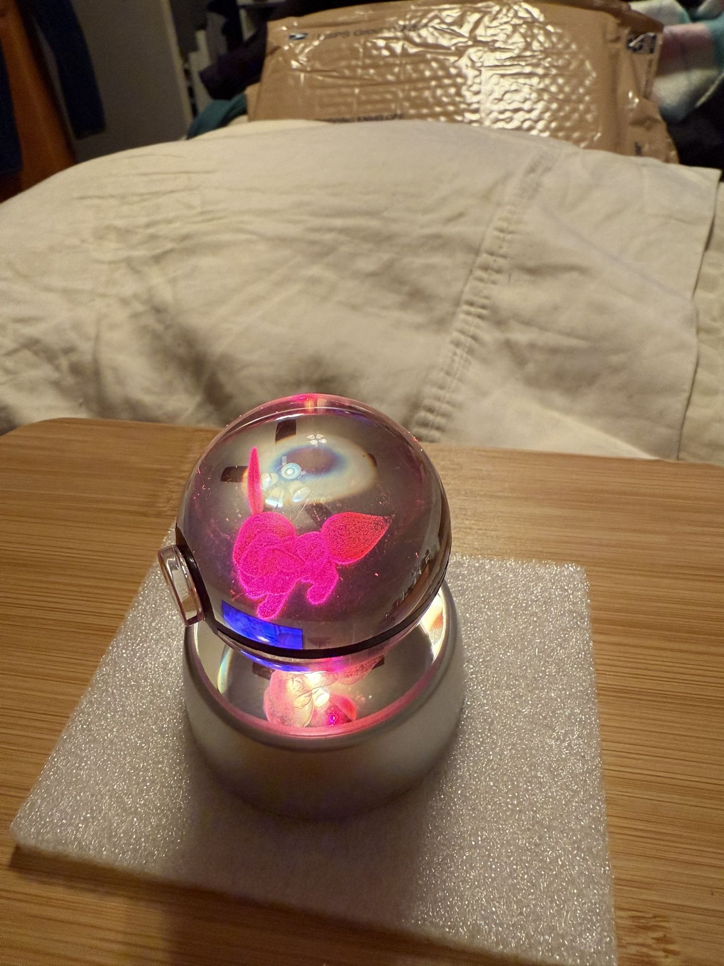 Mewtwo LED crystal Poké ball