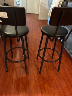 Set of bar chairs