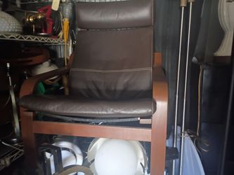 Wood and leather lounge chair very good condition