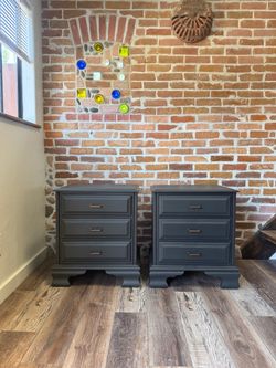 ✨Newly Refinished Solid Wood Nightstands - Free Delivery!
