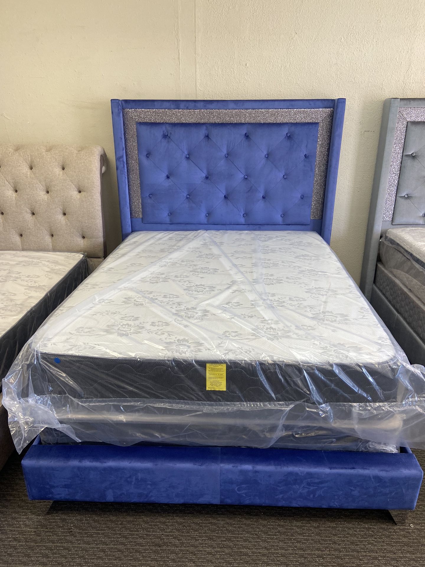 Bed/mattress And Box Spring /dresser/mirror