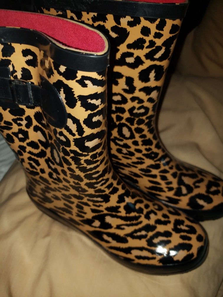 Women Rubber Cheetah Print Rain Or Snow Boots size 7