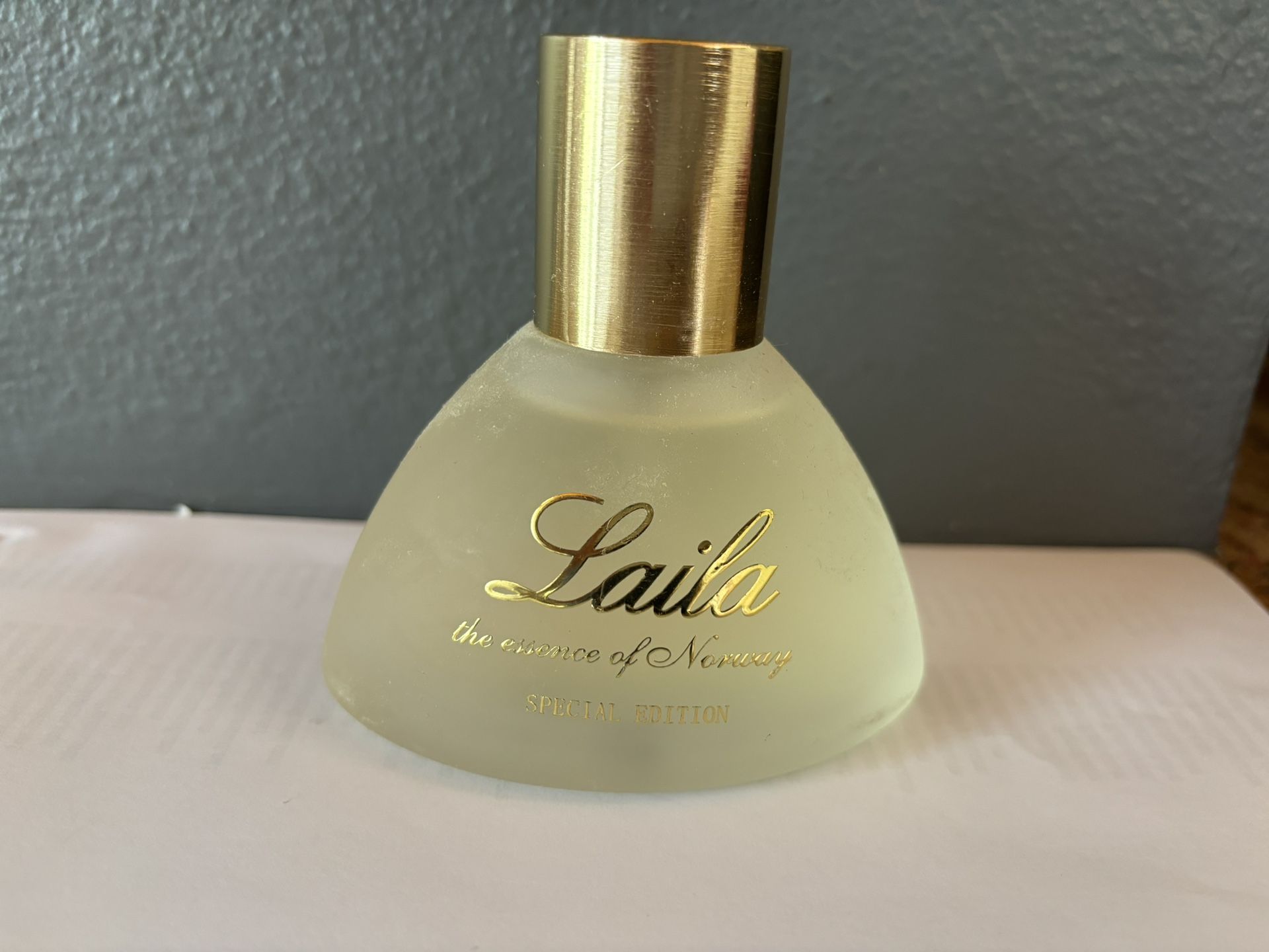 Laila NWOT Essence Of Norway Perfume Frosted Signed Bottle 
