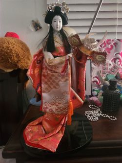 Vintage Japanese Yaegaki Gofun Doll Kimono Geisha Maiko Kabuto Display Figurine