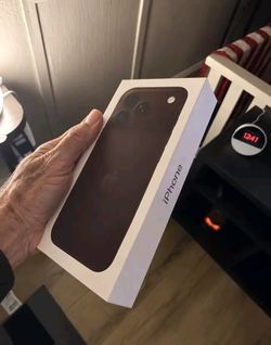 BRAND NEW iPHONE 18 PRO — $750