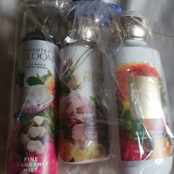 BRAND NEW BATH & BODY WORKS SET .....😊😍