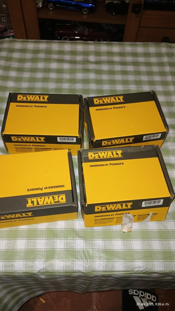 Tengo Estás 4 Cajas De Anklas De Expansión Anklebolt De 3/8 X 3 3/4 50 Piezas Por Caja 