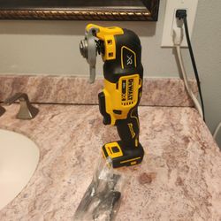 Multi-Tool Dewalt xr new firm price only tool