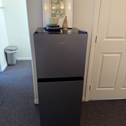 Midea Mini Fridge