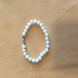 8 Inch Pearl Bracelet with Sterling Silver Clap.