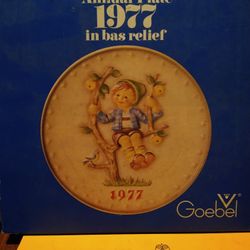 1977 Hummel Plate In Relief