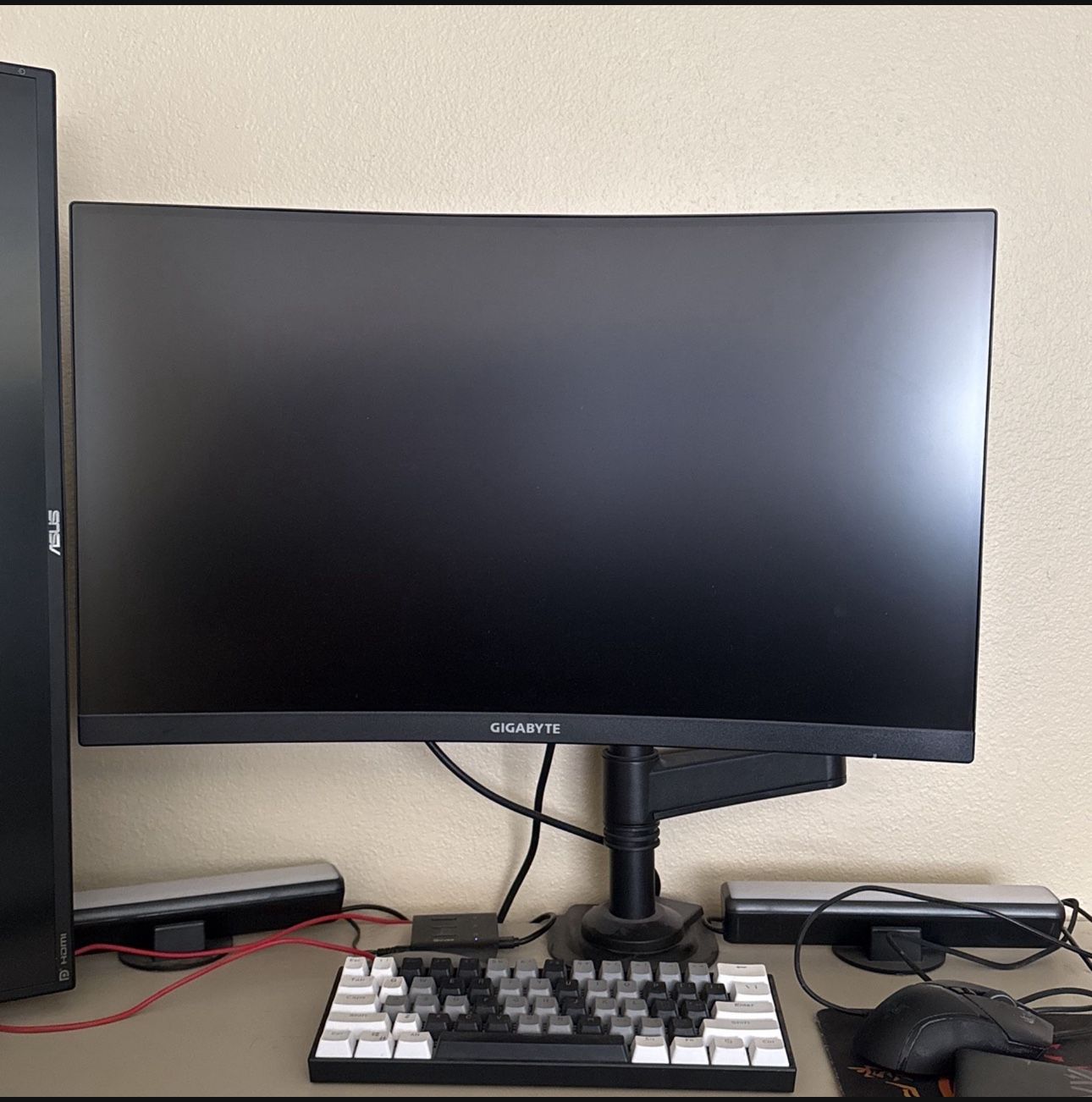 Gaming Monitor With Mount