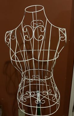 White wire mannequin