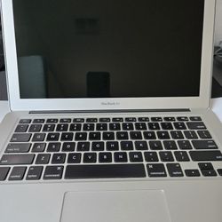 Macbook Air 13" - 256GB Storage - 2ct Charger