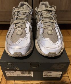 Brand New Men’s New Balance Grey Silver Reflective Sneakers Size 10 US (M1906DH)