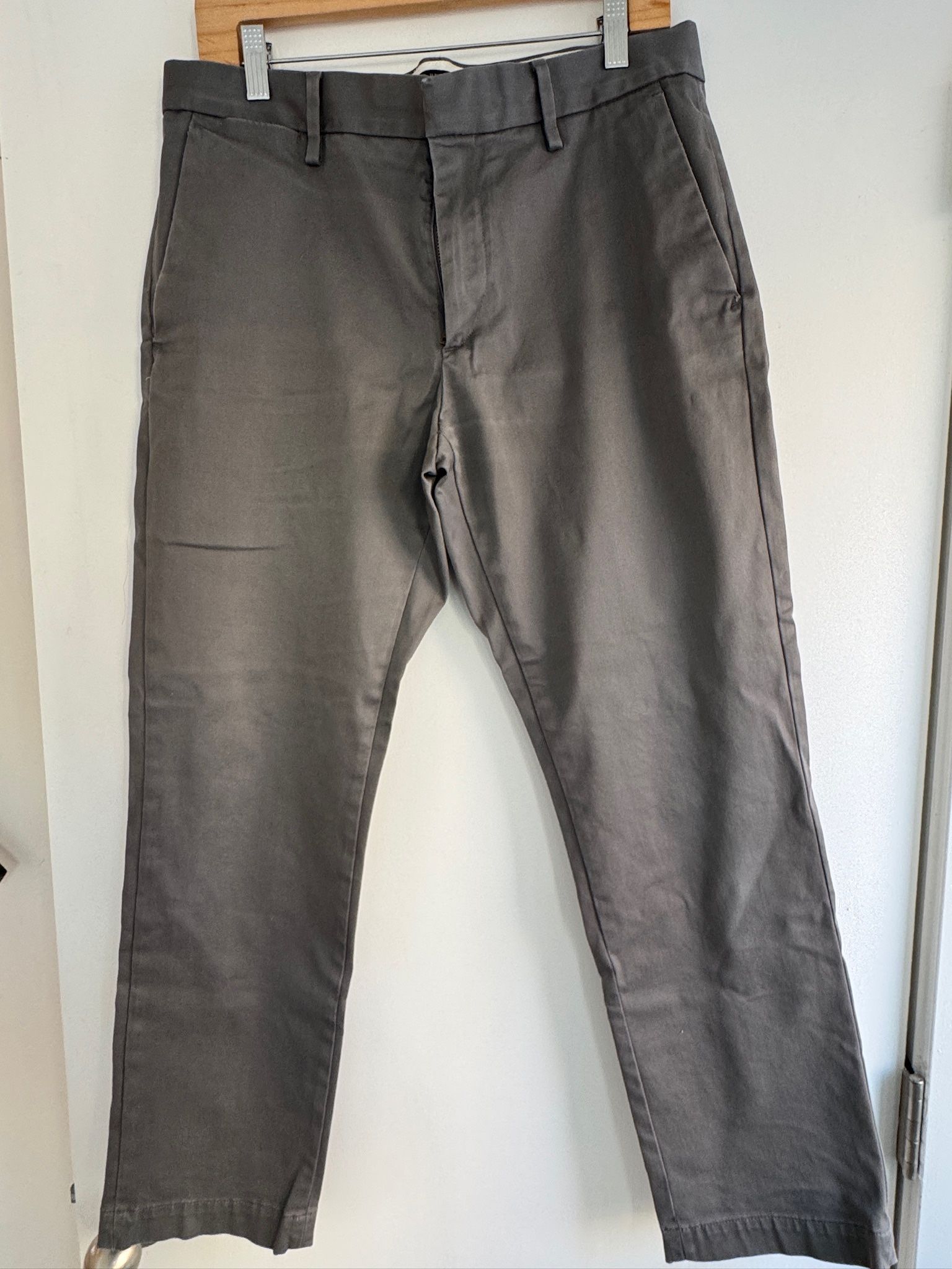 Banana Republic Aiden Chino - Mens Pants-  Gray - Size 32x30 - SMALL HOLE POCKET