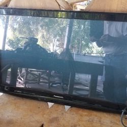 ' 45 PANASONIC TV