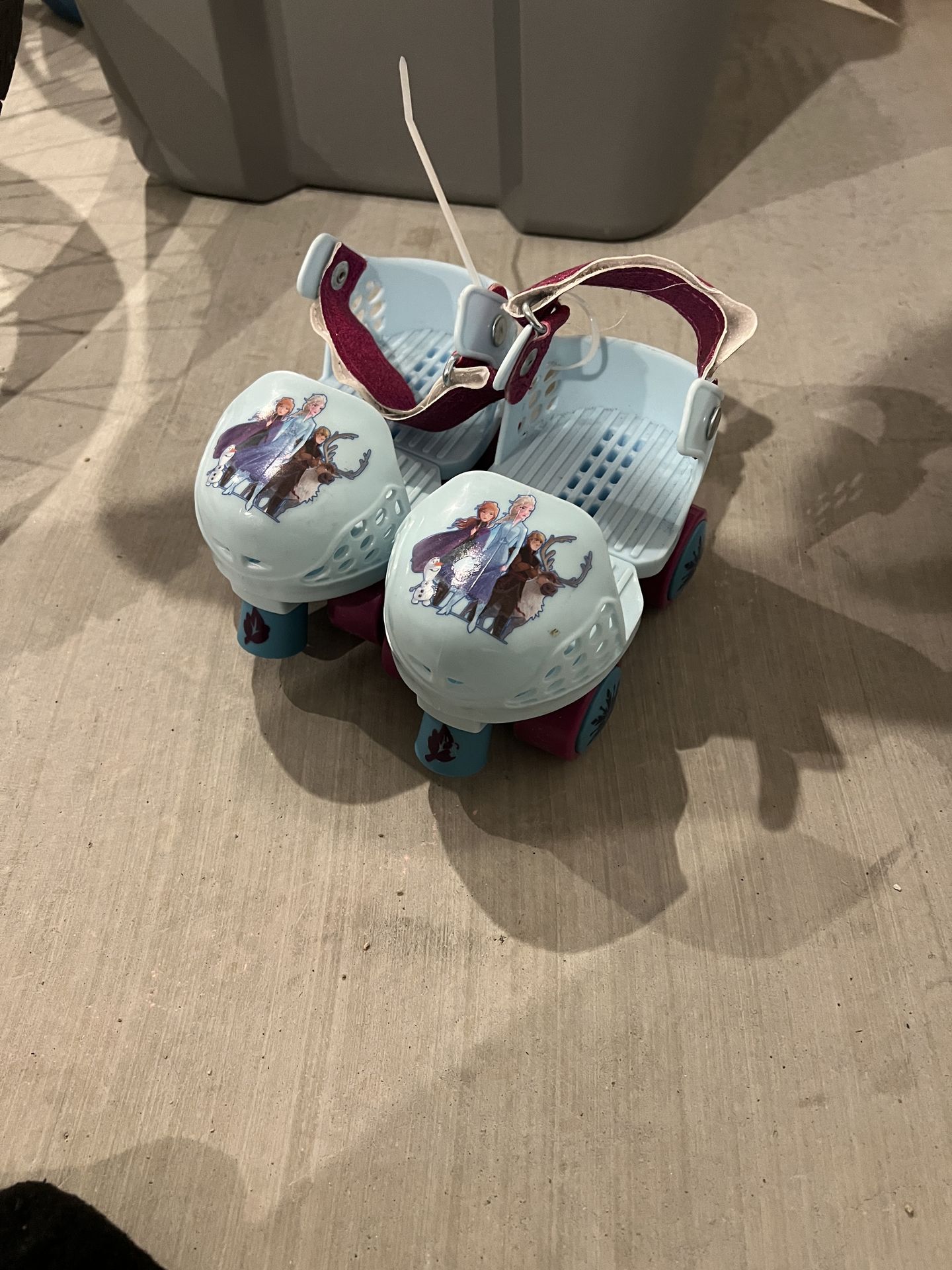 Disney Frozen Adjustable Junior Skates ❄️ "over-the-shoe skates" (se usan con tenis puestos),