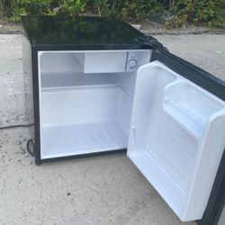 HAIER REFRIGERATOR/ FREEZER- WORKING PERFECTLY