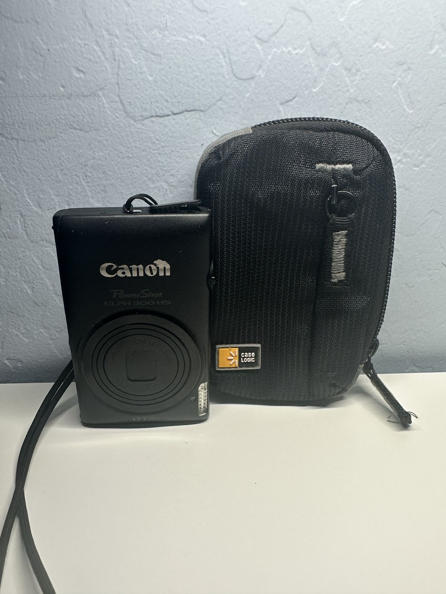 Canon PowerShot ELPH 300 HS / IXUS 220 HS 12.1MP Digital Camera