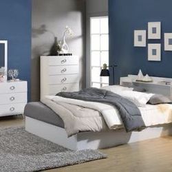 Brand New 4PC White Bedroom Set with Under Storage