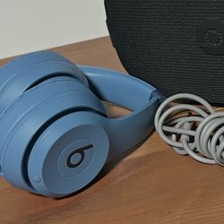 Beats Solo 4 Wireless Headphones Blue With Case