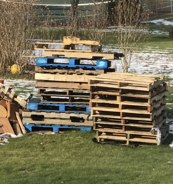 Free pallets local pickup for Sale in Rehoboth, MA OfferUp
